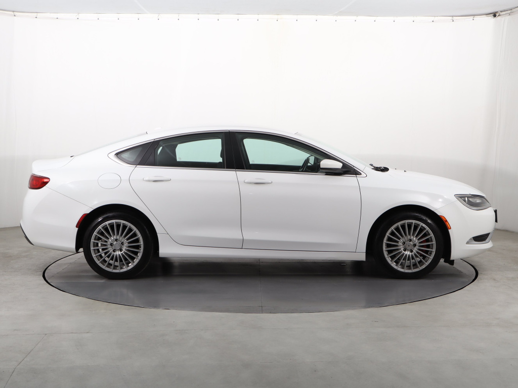 Chrysler 200