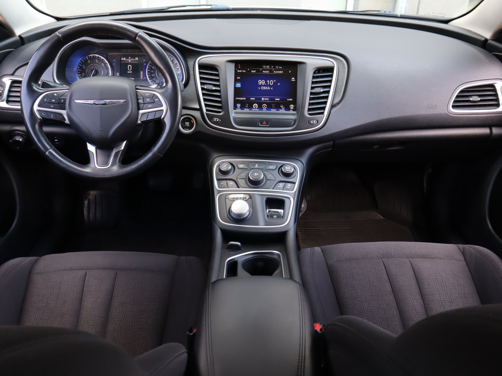 Chrysler 200