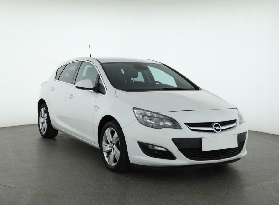 Opel Astra - 2013