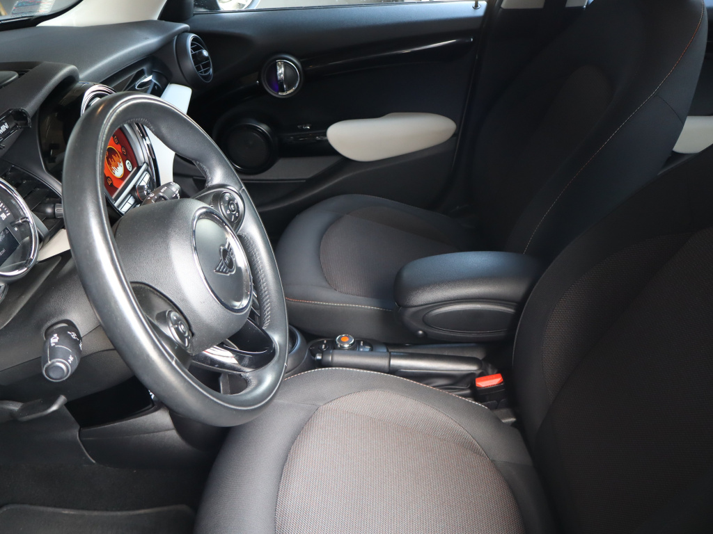 MINI 5-door