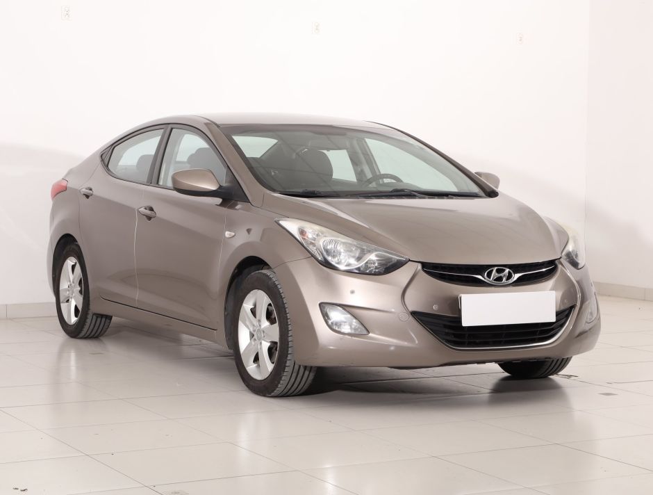 Hyundai Elantra - 2012
