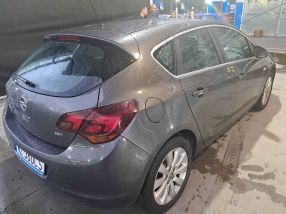 Opel Astra - 2011