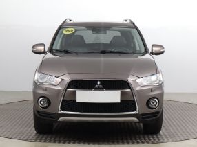 Mitsubishi Outlander - 2012