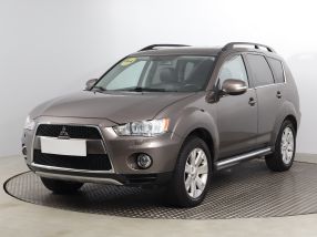 Mitsubishi Outlander - 2012