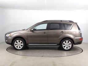 Mitsubishi Outlander - 2012