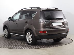 Mitsubishi Outlander - 2012