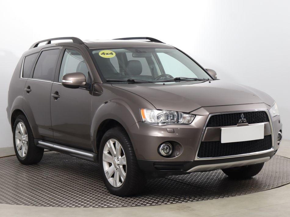 Mitsubishi Outlander - 2012