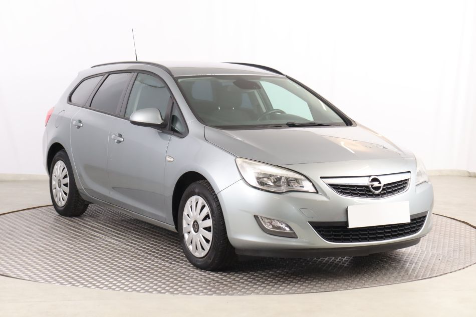 Opel Astra - 2011