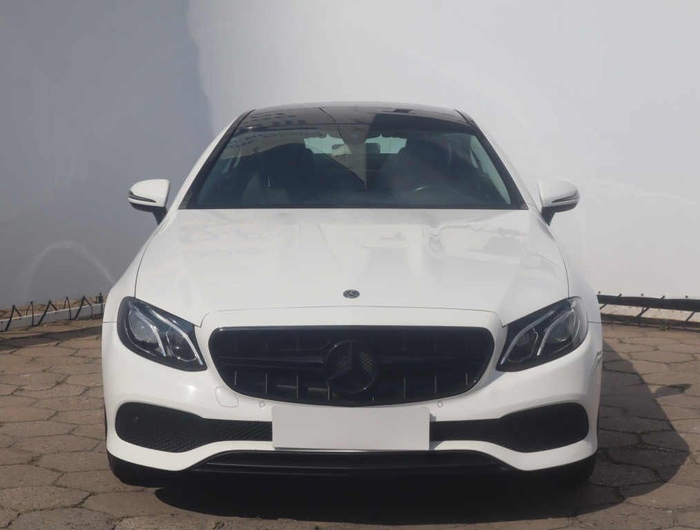 Mercedes-Benz E
