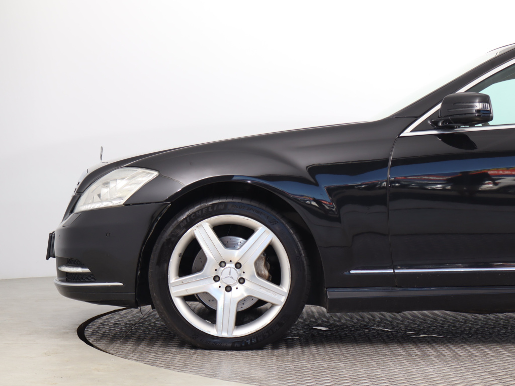 Mercedes-Benz S