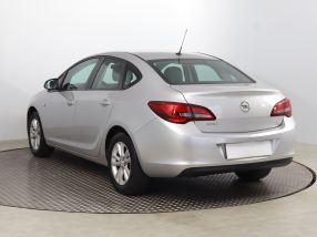 Opel Astra - 2013