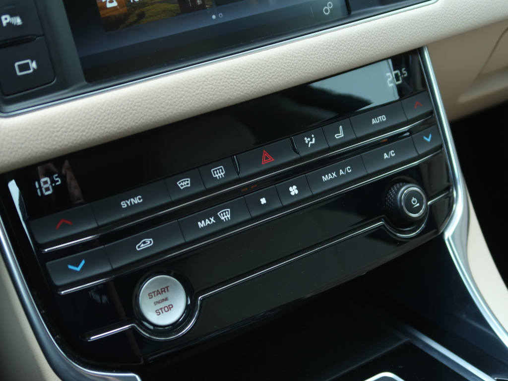 Jaguar XF
