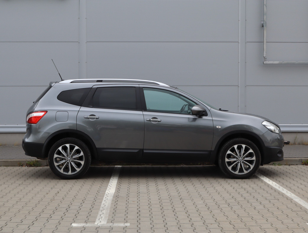 Nissan Qashqai+2