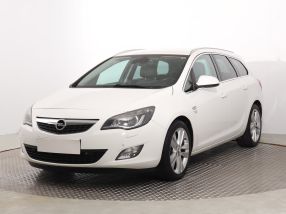 Opel Astra - 2011
