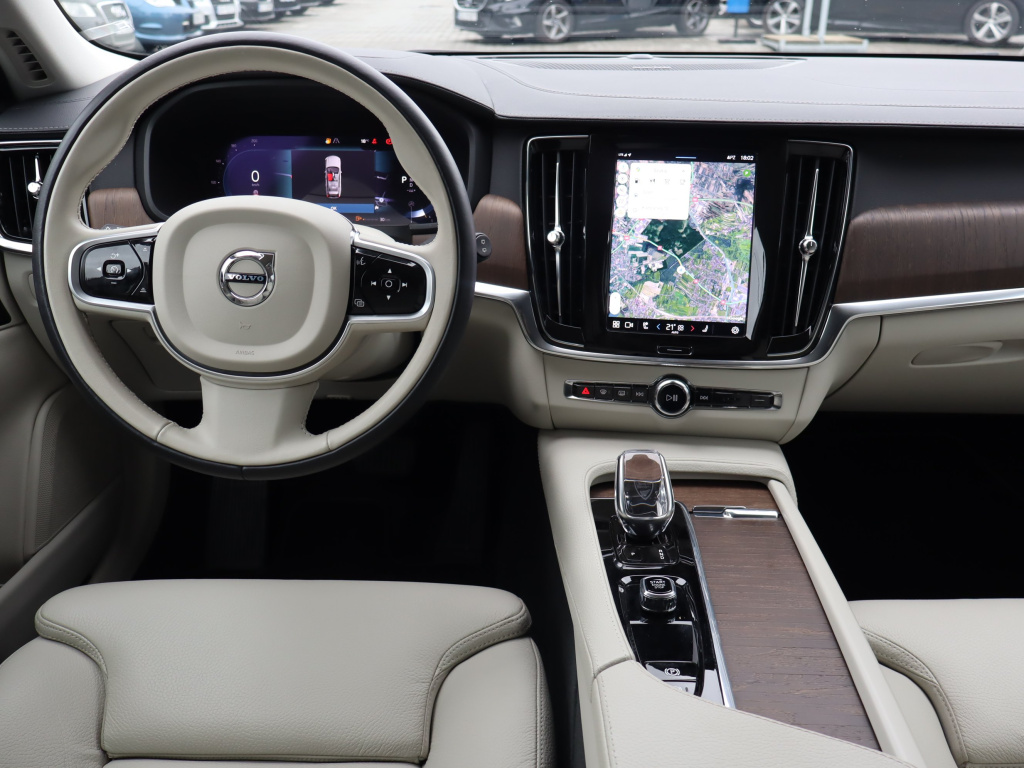Volvo V90