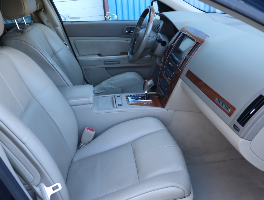 Cadillac STS