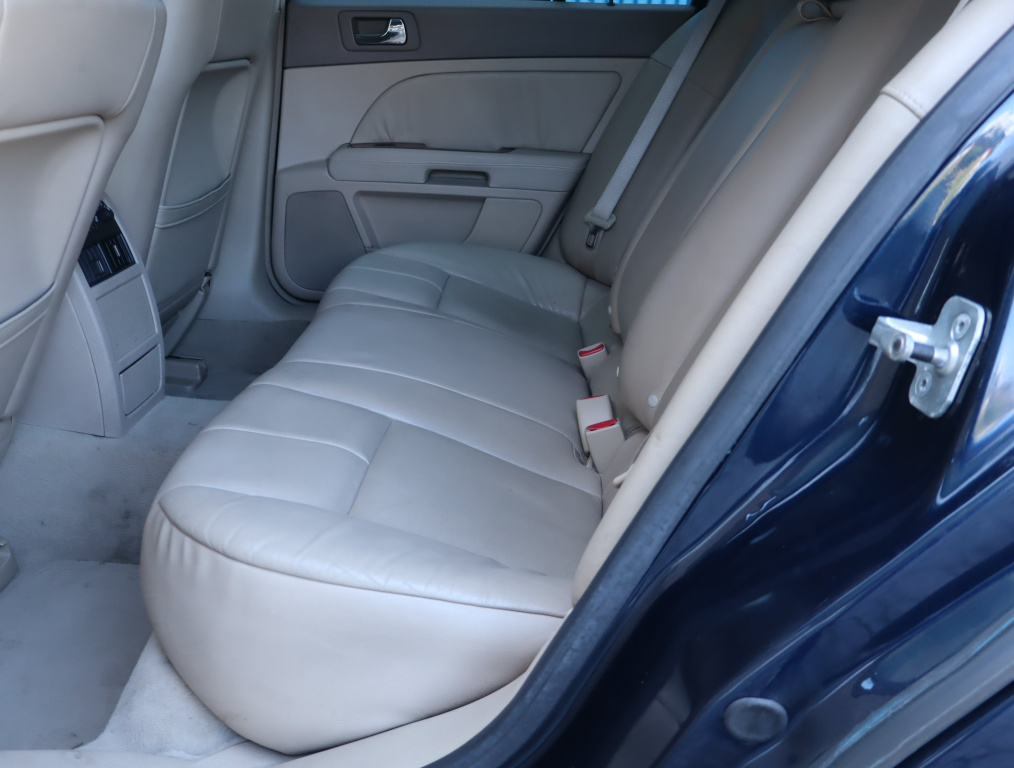Cadillac STS