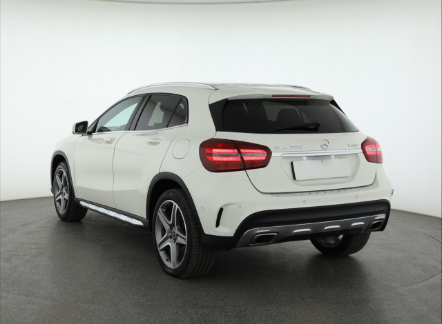 Mercedes-Benz GLA 220 4MATIC