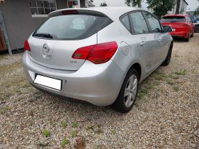 Opel Astra - 2011