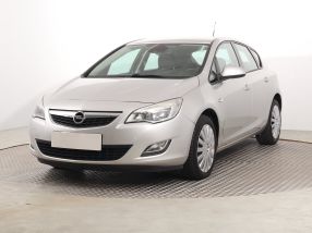 Opel Astra - 2011