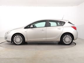 Opel Astra - 2011