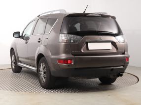 Mitsubishi Outlander - 2010