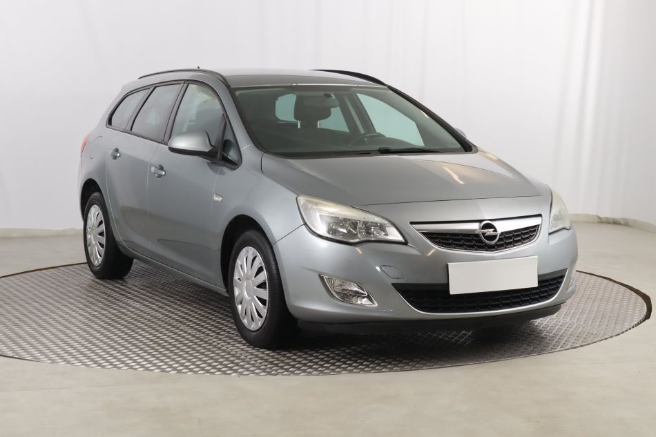 Opel Astra - 2011