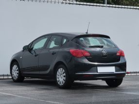 Opel Astra - 2013
