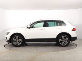 Volkswagen Tiguan - 2016