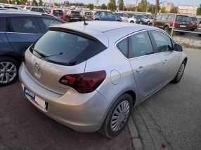 Opel Astra - 2012
