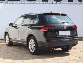 Volkswagen Tiguan - 2016