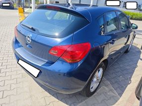 Opel Astra - 2011