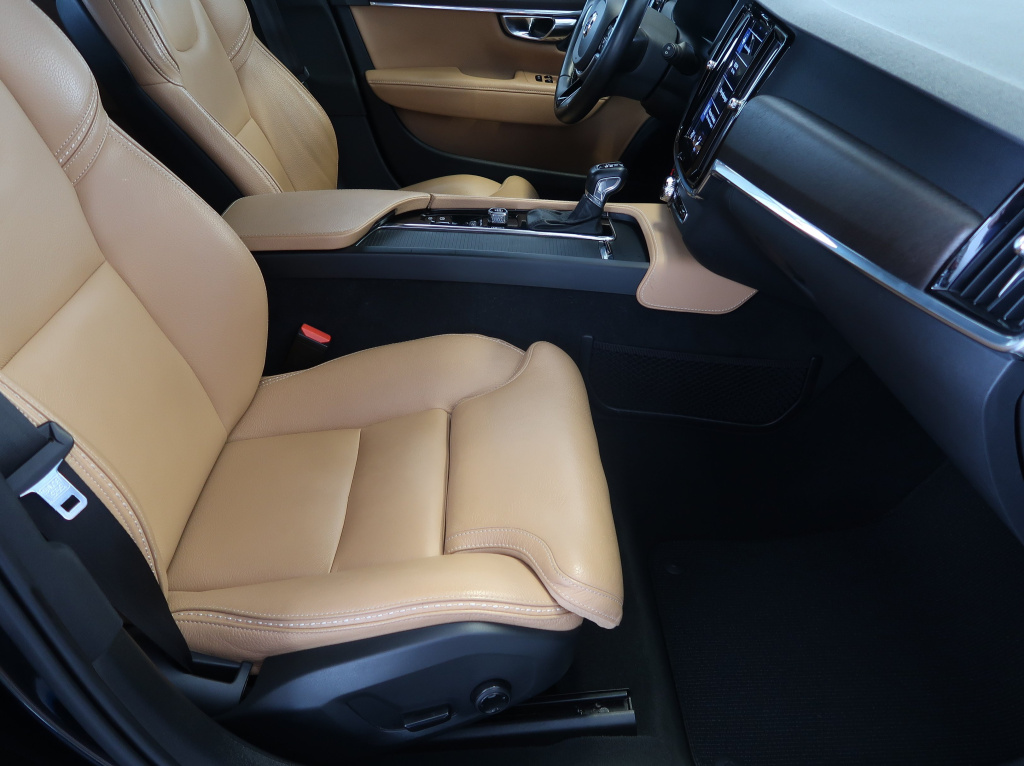 Volvo V90 Cross Country