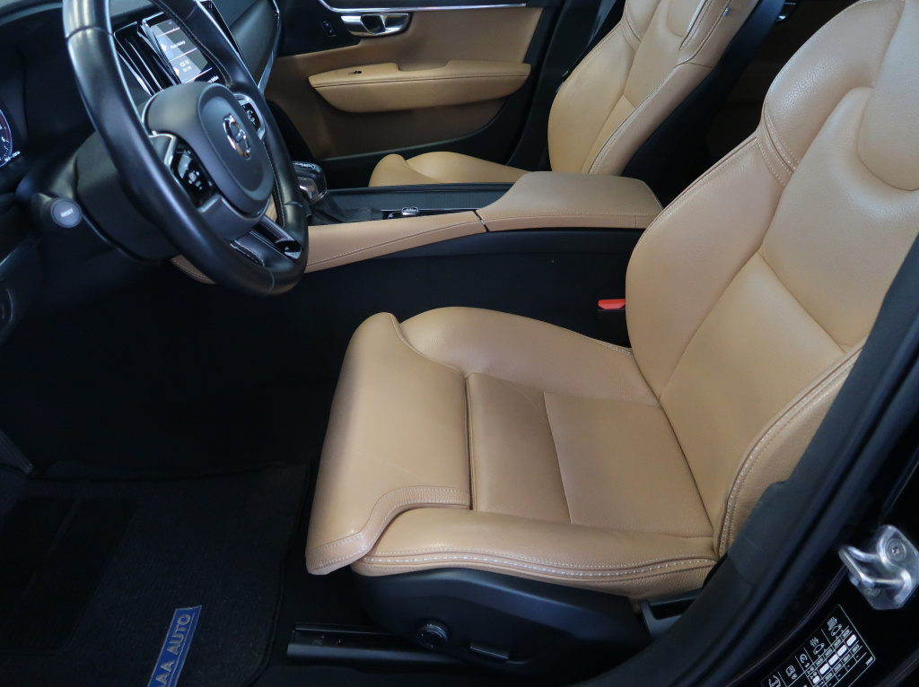 Volvo V90 Cross Country