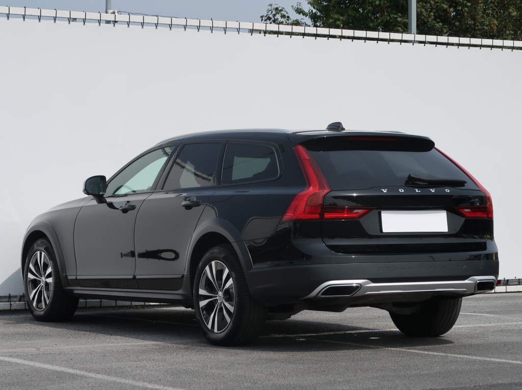 Volvo V90 Cross Country