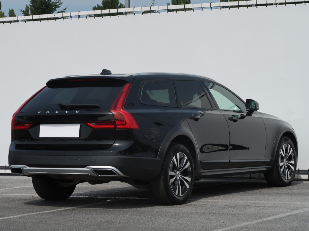 Volvo V90 Cross Country