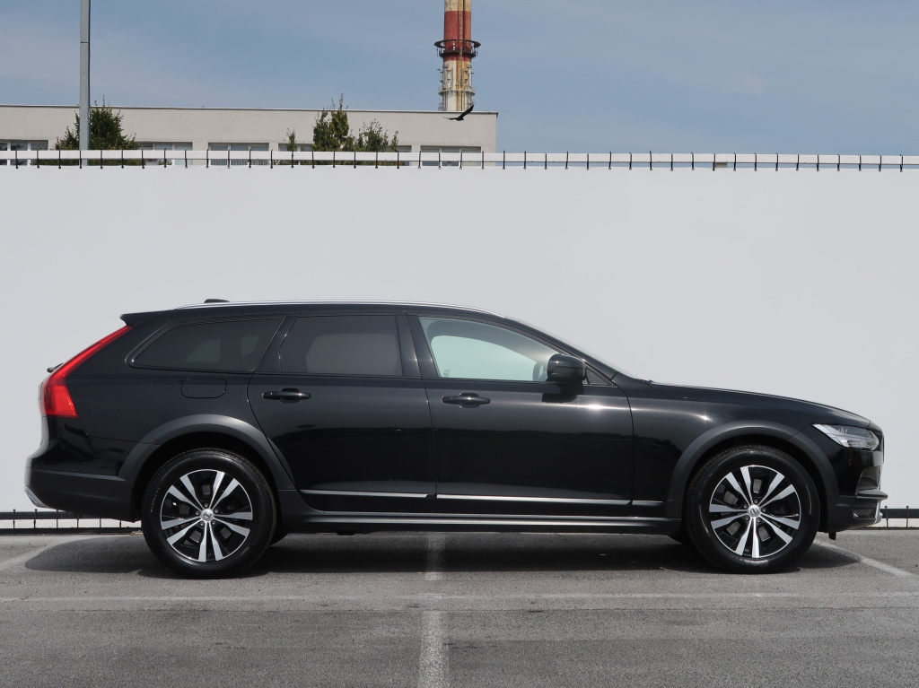 Volvo V90 Cross Country