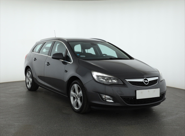 Opel Astra, 2011