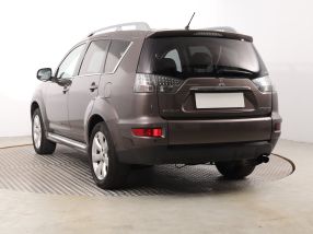 Mitsubishi Outlander - 2010