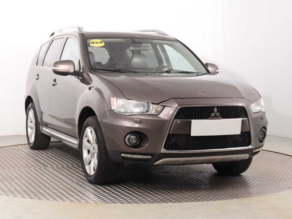 Mitsubishi Outlander - 2010