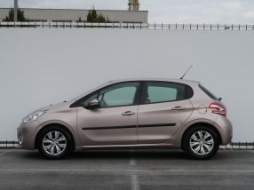 Peugeot 208 - 2012