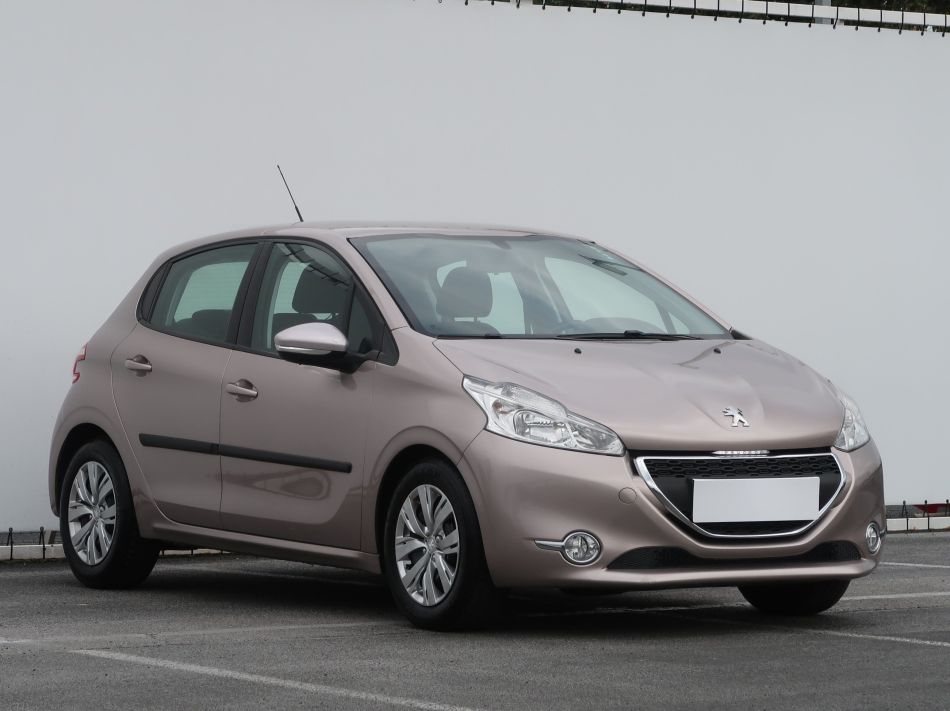 Peugeot 208 - 2012