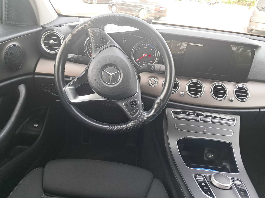 Mercedes-Benz E