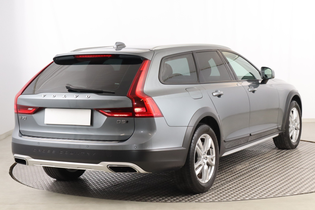 Volvo V90 Cross Country