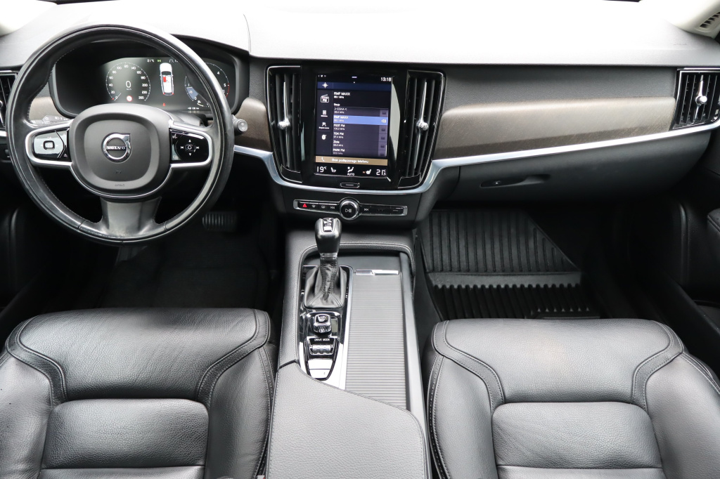 Volvo V90 Cross Country