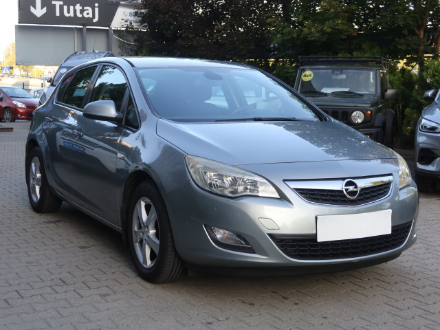 Opel Astra, 2010