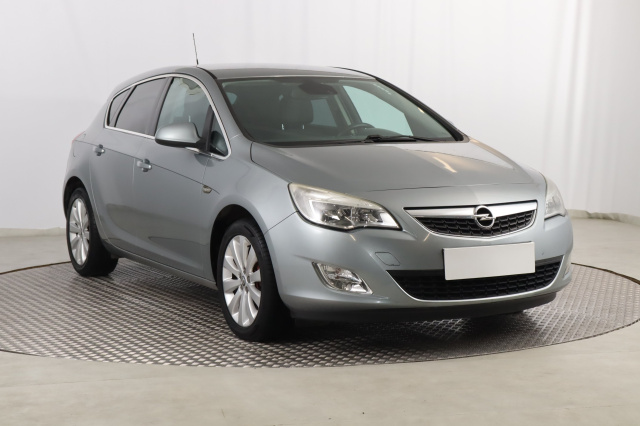 Opel Astra, 2011