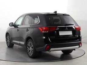 Mitsubishi Outlander - 2016