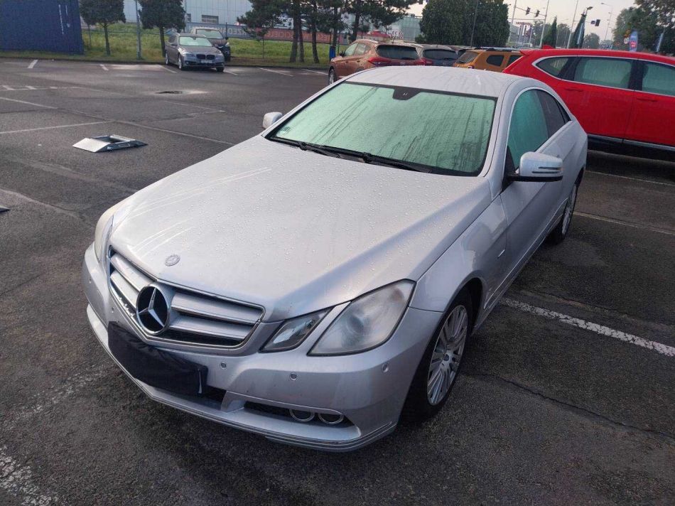 Mercedes-Benz E - 2010