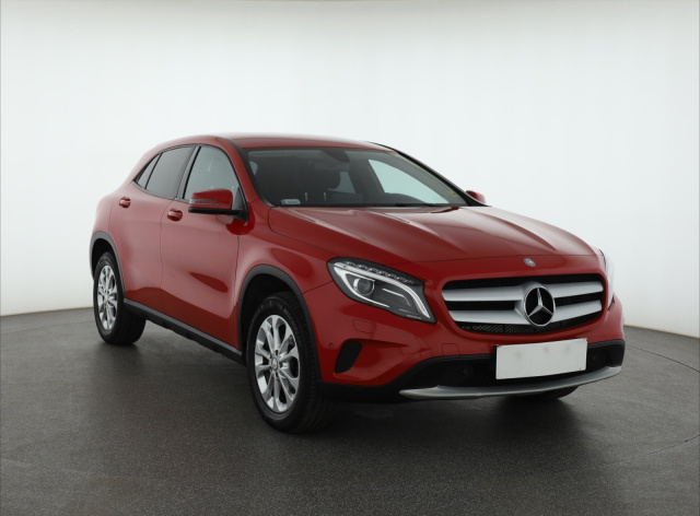 Mercedes-Benz GLA 180, 2016